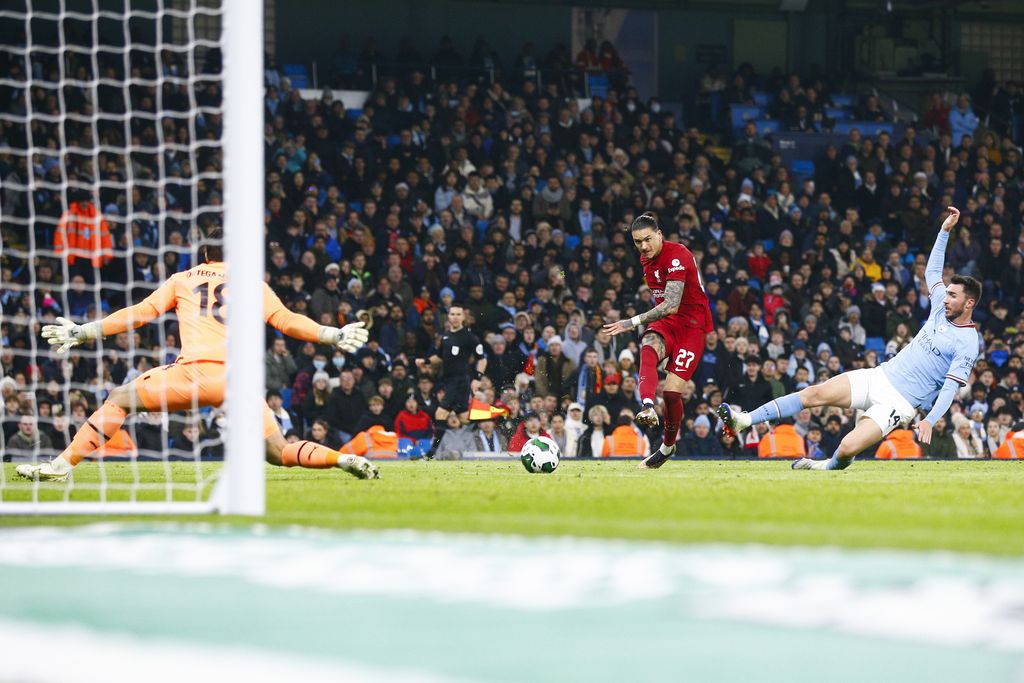 MANCHESTER, ENGLAND - DECEMBER 22: Darwin Nunez of Liverpool misses a chance while under pressure from Aymeric Laporte of Manchester City during the Carabao Cup Fourth Round match between Manchester City and Liverpool at Etihad Stadium on December 22, 2022 in Manchester, England. (Photo by Daniel Chesterton/Offside/Offside via Getty Images)