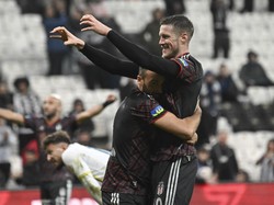 Tanpa Dele Alli, Besiktas justru bisa main lebih sip dan bangkit untuk berbalik menang 4-2. Foto: Anadolu Agency via Getty Images/Anadolu Agency