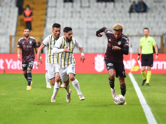 ISTANBUL, TURKEY - DECEMBER 21: Dele Alli (R) of Besiktas and Seyit Gazanfer (L) ,Bunyamin Balat #11 of Sanliurfaspor battle for the ball during the Ziraat Turkish Cup match between Besiktas and Sanliurfaspor at Vodafone Park on December 21, 2022 in Istanbul, Turkey. (Photo by Seskim Photo/MB Media/Getty Images)