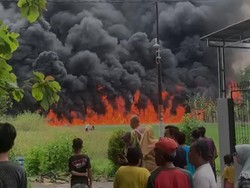 Gudang Beras di Samping SPBU Godong Grobogan Terbakar