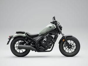 Honda Rebel 300 Resmi Meluncur: Tampang Garang, Harga Rp 60 Jutaan Honda Rebel 300 Resmi Meluncur: Tampang Garang, Harga Rp 60 Jutaan