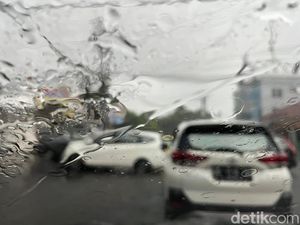 Peringatan Dini BMKG: Makassar Hujan Lebat-Petir hingga Pukul 22.20 Wita Peringatan Dini BMKG: Makassar Hujan Lebat-Petir hingga Pukul 22.20 Wita