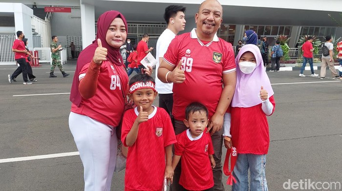 Laga Timnas Indonesia vs Kamboja di GBK berjalan aman, tertib, dan ramah buat keluarga. Pertandingan di Piala AFF 2022 ini pun disarati penonton yang membawa balita.