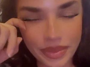 Tinggalkan Qatar Setelah Bikin Heboh di Piala Dunia, Miss Kroasia Menangis