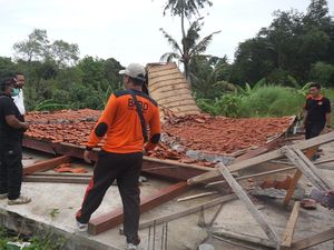 Balai Serba Guna di Pura Dalem Medura Cemagi Ambruk Diterpa Angin Balai Serba Guna di Pura Dalem Medura Cemagi Ambruk Diterpa Angin