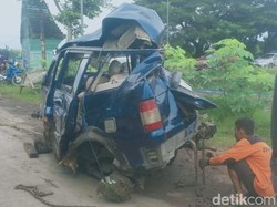 Mitsubishi Kuda Tertabrak-Terseret KA Sancaka di Ngawi, 3 Orang Tewas