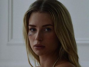 Model Mentato Wajah Saat Mabuk, Bikin Netizen Kaget dengan Penampilan Barunya Model Mentato Wajah Saat Mabuk, Bikin Netizen Kaget dengan Penampilan Barunya