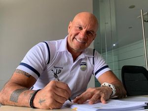 Luizinho Passos Bertahan di Persib hingga 2025