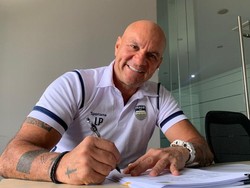 Luizinho Passos Bertahan di Persib hingga 2025