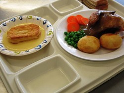 Ajak Narapidana Rayakan Natal, Ada Menu Spesial di Penjara Ini