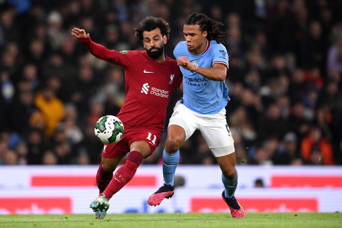 MANCHESTER, ENGLAND - DECEMBER 22: Mohamed Salah of Liverpool holds off pressure from Nathan Ake of Manchester City during the Carabao Cup Fourth Round match between Manchester City and Liverpool at Etihad Stadium on December 22, 2022 in Manchester, England. (Photo by Stu Forster/Getty Images)