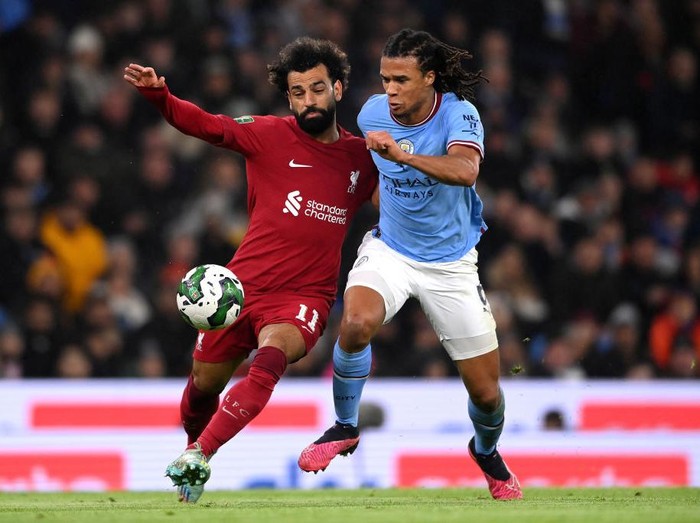 MANCHESTER, ENGLAND - DECEMBER 22: Mohamed Salah of Liverpool holds off pressure from Nathan Ake of Manchester City during the Carabao Cup Fourth Round match between Manchester City and Liverpool at Etihad Stadium on December 22, 2022 in Manchester, England. (Photo by Stu Forster/Getty Images)
