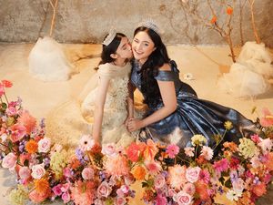 7 Gaya Pemotretan Marshanda Bareng Anak, Tampil Cantik Bergaun Bak Princess