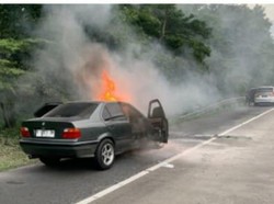 BMW Terbakar di Tol Jagorawi Arah Bogor, Tidak Ada Korban