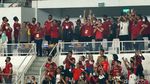 Momen Jokowi Satu Tribun dengan Penonton di SUGBK