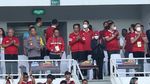 Momen Jokowi Satu Tribun dengan Penonton di SUGBK