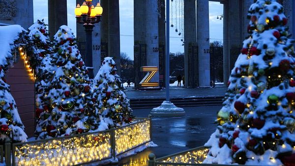 Moskow Bersolek Sambut Natal dan Tahun Baru di Tengah Invasi Rusia ke Ukraina