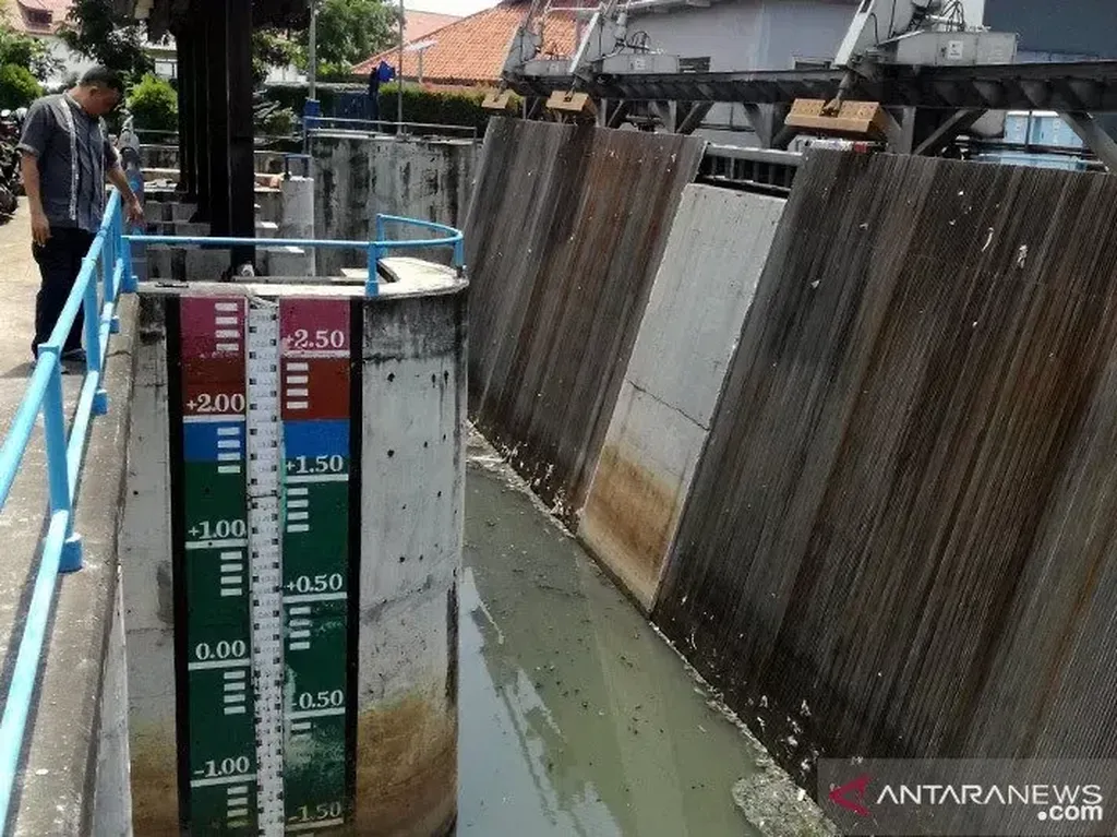 Hujan Guyur Jakarta, Pintu Air Pasar Ikan Siaga!