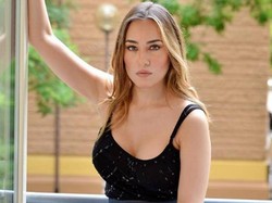 Model OnlyFans Mau Buka-bukaan Keliling Kota jika Napoli Juara Eropa