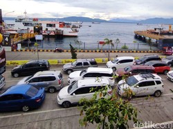 Urai Kepadatan Antrean, Jumlah Kapal Feri di Pelabuhan Ketapang Ditambah