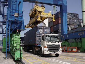 Terminal Peti Kemas Beroperasi Normal saat Libur Natal dan Tahun Baru