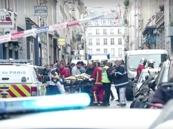 Demonstran Kurdi Bentrok dengan Polisi Paris Usai Penembakan Demonstran Kurdi Bentrok dengan Polisi Paris Usai Penembakan
