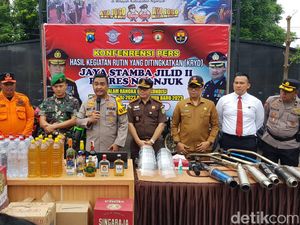 Ratusan Knalpot Brong di Nganjuk Dihancurkan Jelang Nataru Ratusan Knalpot Brong di Nganjuk Dihancurkan Jelang Nataru