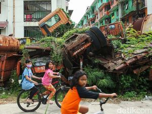 Potret Kuburan Truk Sampah di Jakarta Barat