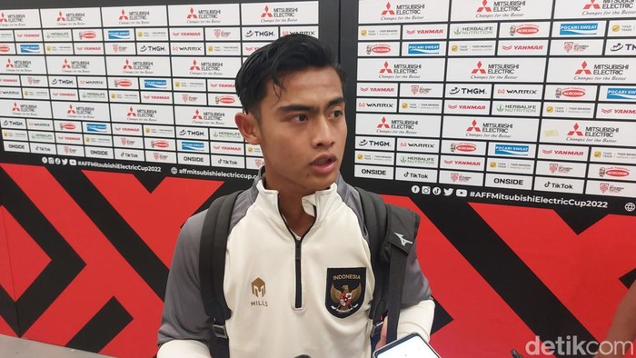 Pratama Arhan usai Indonesia menang 2-1 atas Kamboja di Piala AFF 2022 di Stadion GBK, Jakarta, Jumat (23/12).