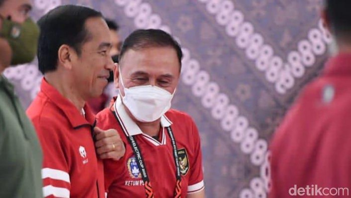 presiden joko widodo jokowi iwan bule mochamad iriawan ketum pssi pssi piala aff 2022 indonesia vs kamboja