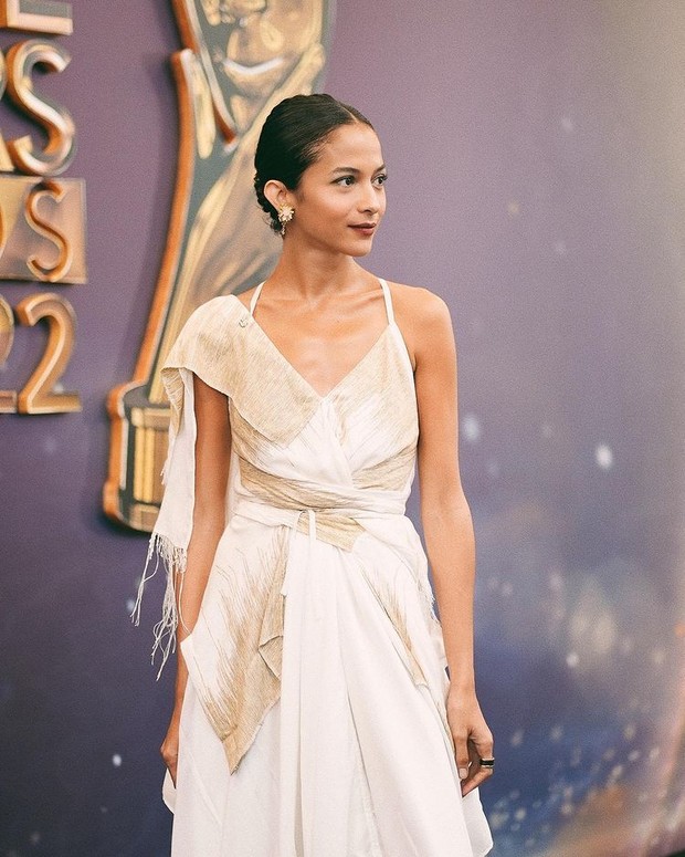 Putri Marino dengan Dress Berwarna Putih. Foto Instagram: putrimarino Putri Marino dengan Dress Berwarna Putih. Foto Instagram: putrimarino