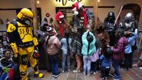 Relawan Berkostum Star Wars Bagi-bagi Hadiah ke Anak Kecil di Kolombia