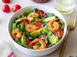 Resep Salad Udang dan Alpukat yang Praktis dan Menyegarkan