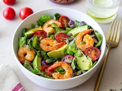 Resep Salad Udang dan Alpukat yang Praktis dan Menyegarkan