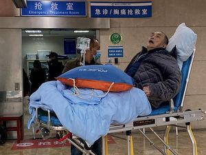 RI Mau Cabut PPKM, China Malah Kewalahan Hadapi Lonjakan COVID-19