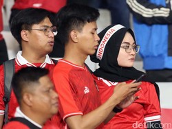 Usai tragedi Kanjuruhan, para suporter sepakbola Indonesia baru kembali ke tribun pada laga ini.