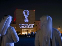 Tak hanya itu, gelaran Piala Dunia 2022 kali ini juga memberi banyak kejutan. Terpilihnya Qatar sebagai tuan rumah menjadi kejutan tersendiri karena digelar di negara Islam. Satu-satunya negara muslim yang menjadi penyelenggara pesta sepakbola terakbar sejagat dalam kurun 92 tahun sejarah perhelatan Piala Dunia. AFP via Getty Images