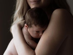 Wanita Ini Jadi Viral Pakai Skincare dari ASI-nya Sendiri, Dikritik Egois Wanita Ini Jadi Viral Pakai Skincare dari ASI-nya Sendiri, Dikritik Egois