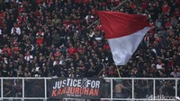 Suporter Timnas Indonesia menuntut pengusutan Tragedi Kanjuruhan. Ultras Garuda dan La Grande Indonesia kompak menyuarakan keadilan buat para korban.