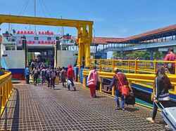 Penyeberangan di Pelabuhan Padangbai Landai, Diprediksi Naik H-1 Natal