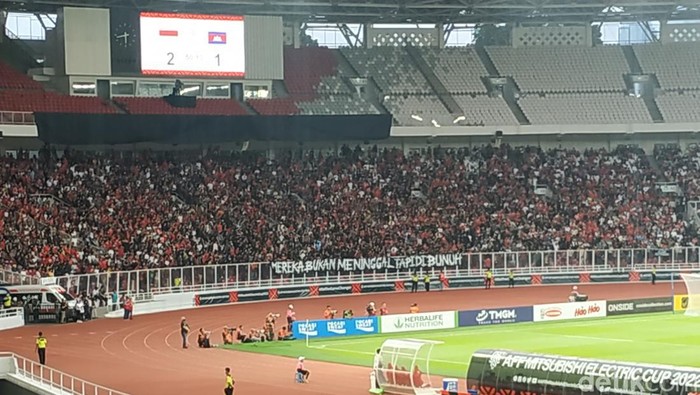 Suporter Timnas Indonesia mendesak Tragedi Kanjuruhan diusut tuntas.