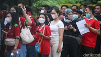 Diketahui, PSSI melepas tiket sebanyak 30 ribu lembar karena ada pembatasan kehadiran penonton untuk laga Timnas Indonesia ini. Meski sebenarnya Polri mengizinkan SUGBK bisa dihadiri suporter di angka 70 persen, tapi PSSI memilih tak mau mengambil resiko.