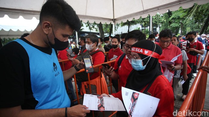 Suporter Timnas Indonesia Mulai Merahkan GBK Hari ini Indonesia akan menjamu Kamboja di Piala AFF 2022. Suporter Timnas Indonesia mulai mendatangi Stadion Gelora Bung Karno, Jakarta, Jumat (23/12/2022).