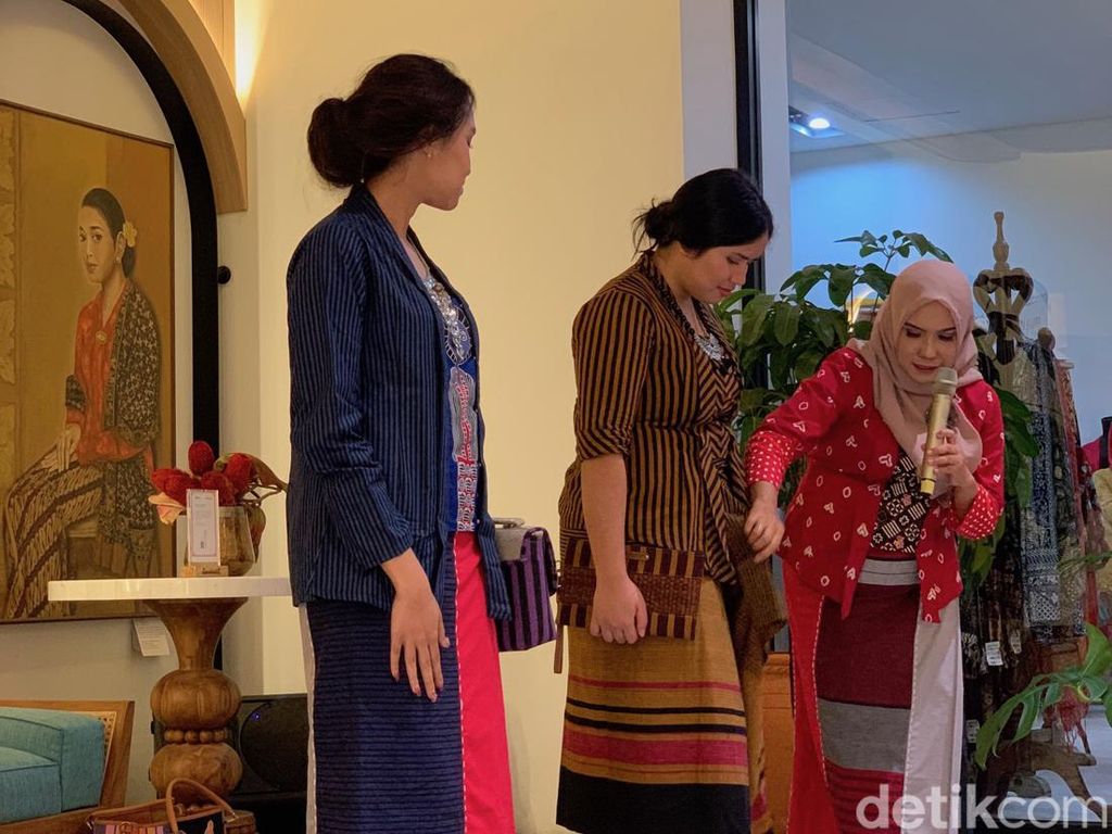 Tren Berkebaya Perempuan Milenial, Ini Tips Untuk Pemilik Badan Curvy Tren Berkebaya Perempuan Milenial, Ini Tips Untuk Pemilik Badan Curvy