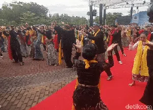 Kala Ridwan Kamil Menari Jipeng di Sukabumi Kala Ridwan Kamil Menari Jipeng di Sukabumi