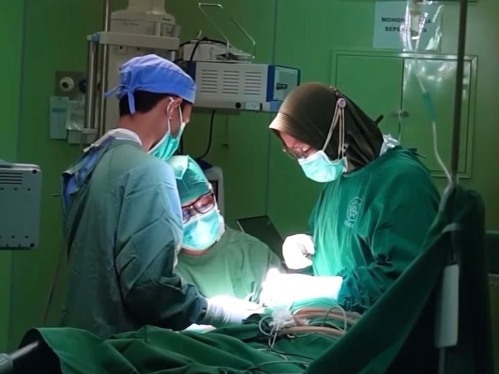Tim Dokter GERAK BS Sukses Operasi Kedua Bayi Hidrosefalus di Cianjur