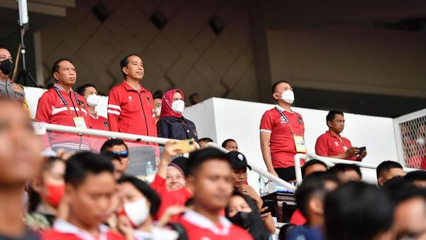 Foto: Presiden Jokowi Nonton Piala AFF 2022, Disambut Iwan Bule