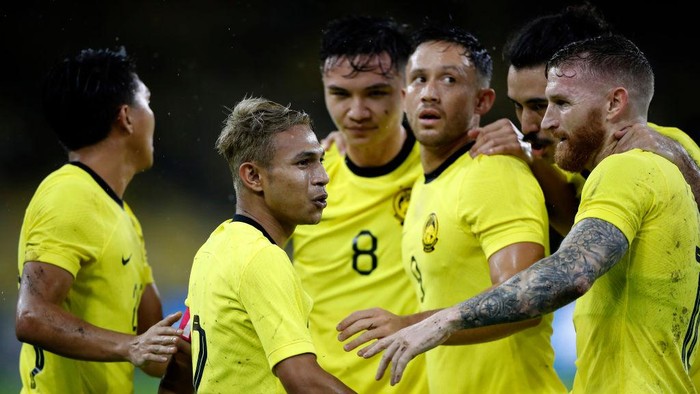 KUALA LUMPUR, MALAYSIA - 2022/12/09: Mohamad Faisal Abdul Halim of Malaysia (L-2) celebrates with teammate after scoring a goal during the International Match Tier 1 between Malaysia and Cambodia at the National Stadium Bukit Jalil. Final score; Malaysia 4:0 Cambodia. (Photo by Wong Fok Loy/SOPA Images/LightRocket via Getty Images)