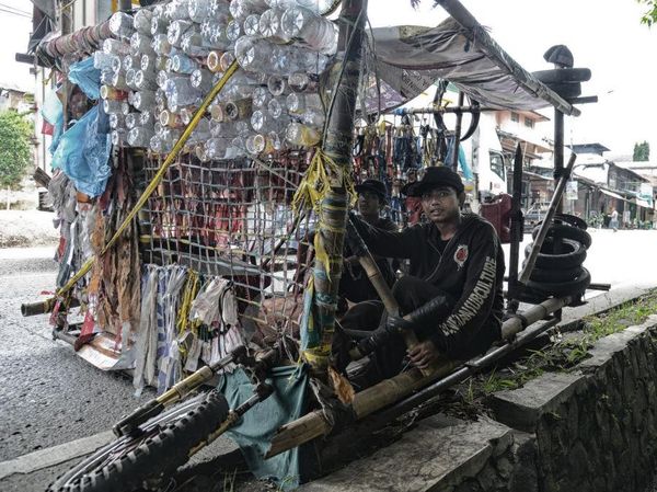 Modifikasi Ekstrem, Vespa Ini Dibangun dari Sampah