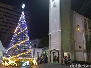 2.000 Jemaat Ikuti Ibadah Malam Natal Gereja Katedral Makassar